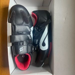 Pelaton Shoes Women’s 41 / 10